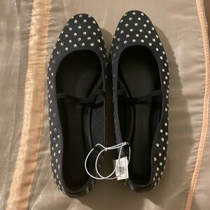 NWT Rhinestone ballerina flats with elastic band across the foot! Size 9